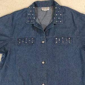 Jaclyn Smith Lady’s top / denim jacket; Large.